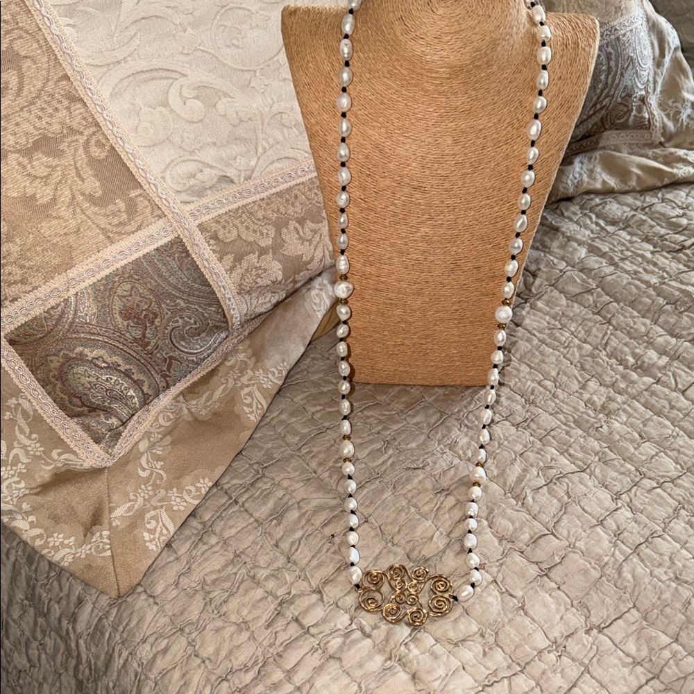 Elegant fresh water white Pearl Necklace black knotted Gold Filigree Pendant